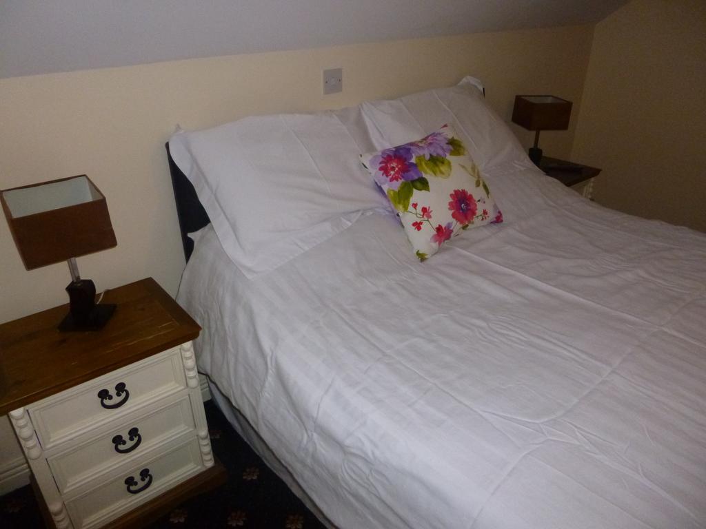The Schooner Tavern Ballycotton Chambre photo