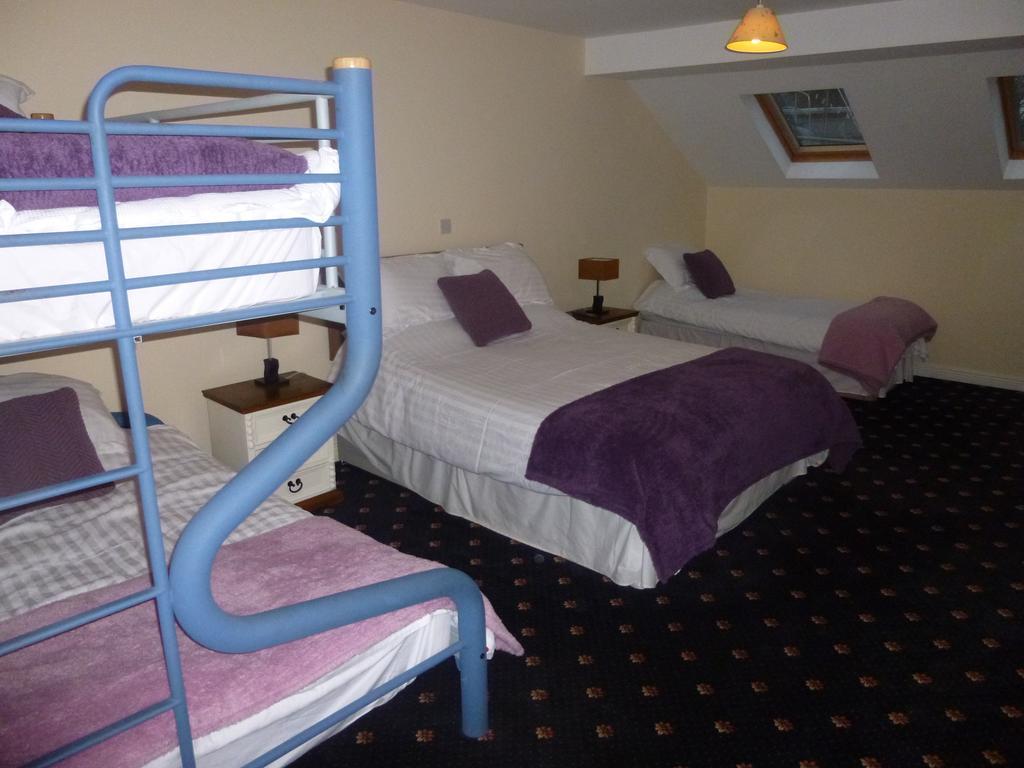 The Schooner Tavern Ballycotton Chambre photo