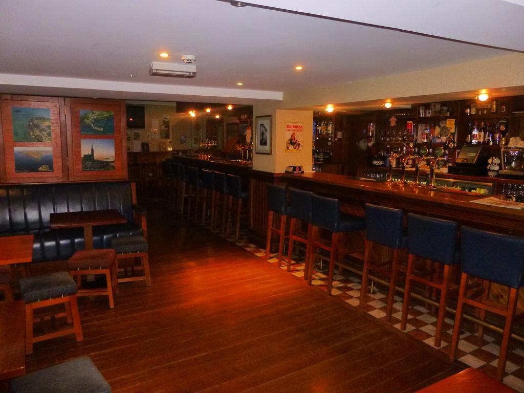 The Schooner Tavern Ballycotton Extérieur photo