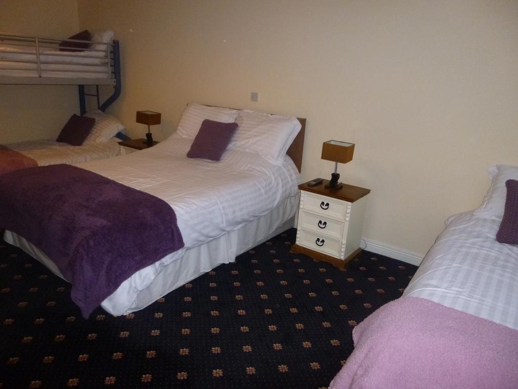 The Schooner Tavern Ballycotton Chambre photo