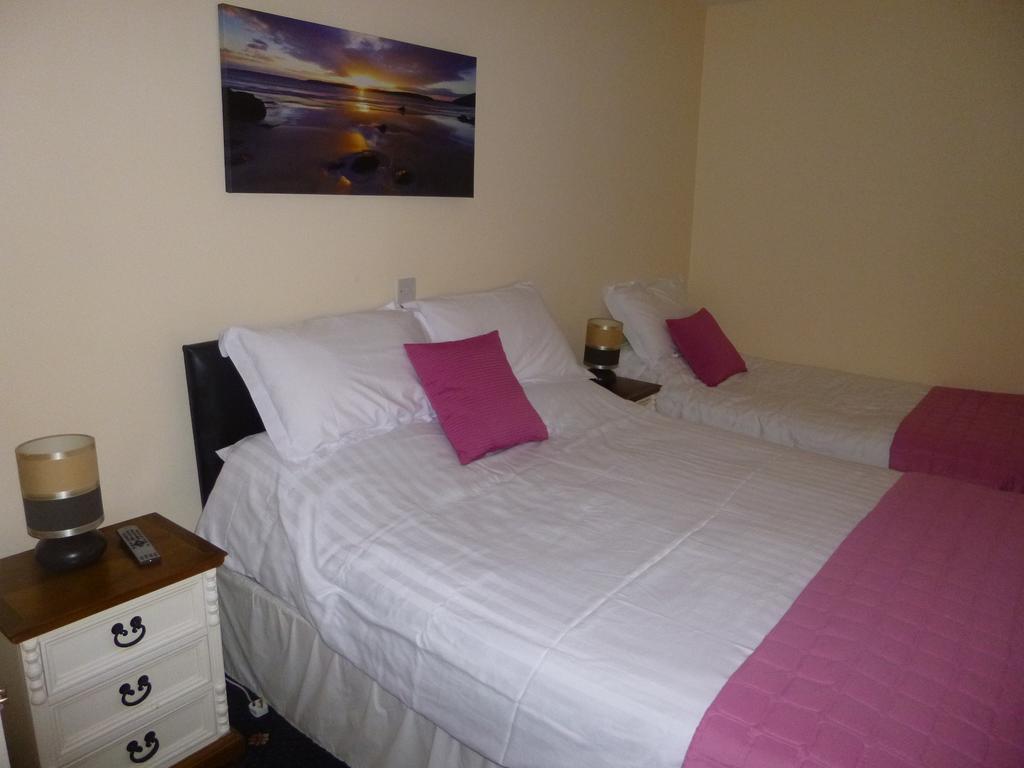The Schooner Tavern Ballycotton Chambre photo